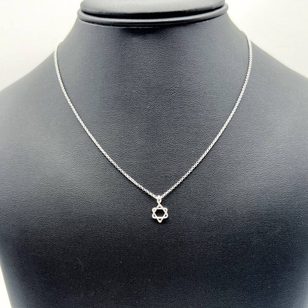 925 sterling silver 18” necklace chain 2.5 grams with David Star